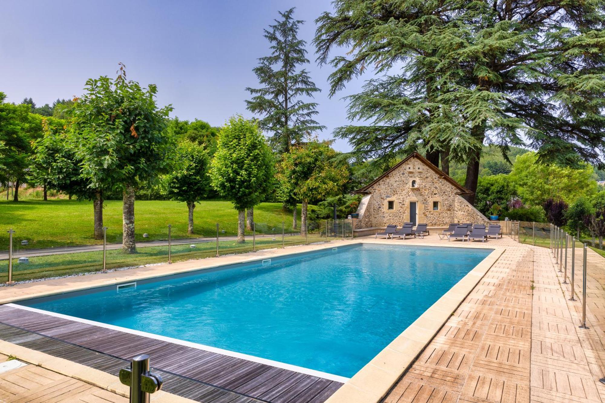 Chateau De La Falque, The Originals Relais แซงต์-เชอนีส-ดอลต์ ภายนอก รูปภาพ