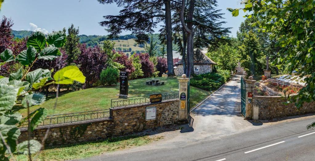 Chateau De La Falque, The Originals Relais แซงต์-เชอนีส-ดอลต์ ภายนอก รูปภาพ